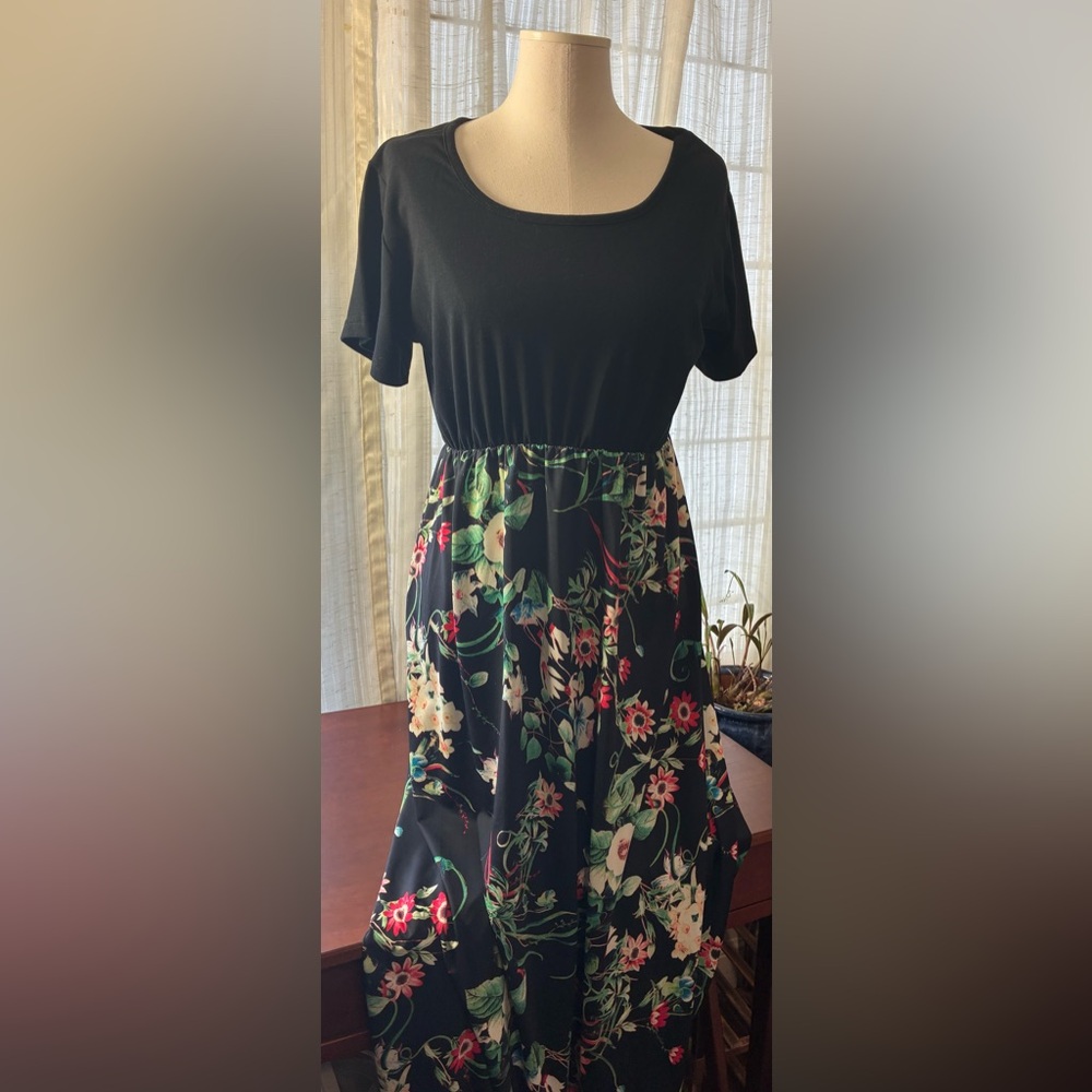 Black Floral Maxi Dress with Scoop Neck - Picture 2 of 7
